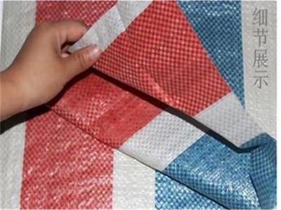 彩條編織布 材質解析與應用特色——生態(tài)毯領域的綠色革新